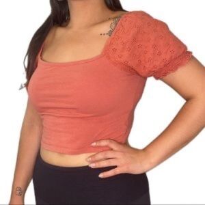 Puffed sleeve top